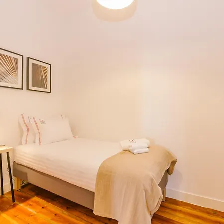 Rent4rest Castle View Family & Friends Bairro Alto Appartamento Lisbona